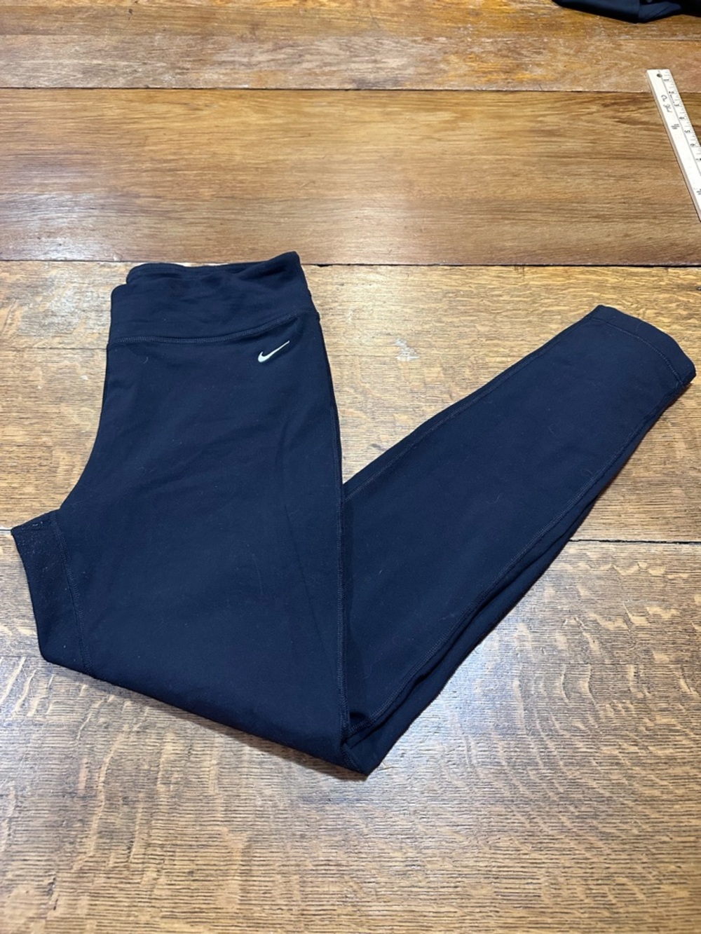 Nike women’s Black Performance Leggings‎ with Swoosh sz large